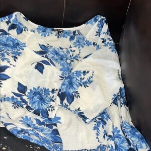 Unique Spectrum Blue and White Floral Apparel